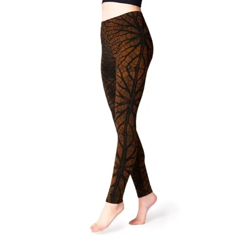 PANASIAM Leggings Leaves in Braun, Größe M - Handgefertigte Leggings mit einzigartigem Blatt-Design aus Thailand. Atmungsaktive Viskose sorgt für hohen Tragekomfort und perfekte Passform. Maschinenwaschbar und farbecht für langlebige Freude.