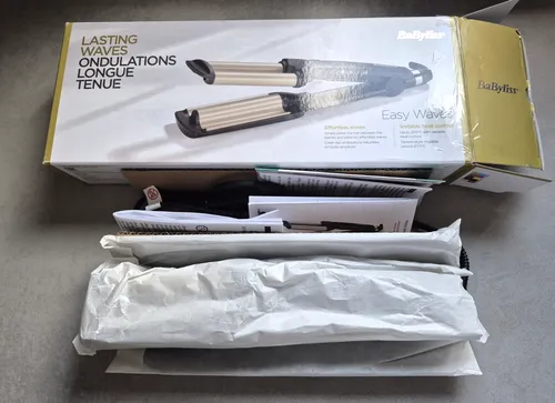 Babyliss Lockenstab Easy Waves - Glätteisen mit Wet & Dry Funktion für geschmeidige Locken. 28mm Platten mit Diamant-Keramik-Beschichtung und 6 Temperaturstufen bis 235°C für individuelle Stylingmöglichkeiten.