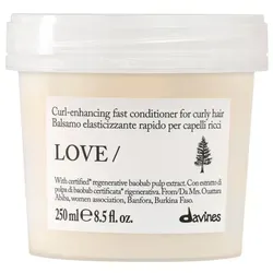 Davines Essential Haircare Love Curl Conditioner 250 ml - Lockenpflege-Conditioner für geschmeidige und elastische Locken. Ideal für die tägliche Anwendung, ohne das Haar zu beschweren. Mit hochwertigen Inhaltsstoffen für eine intensive Pflege.