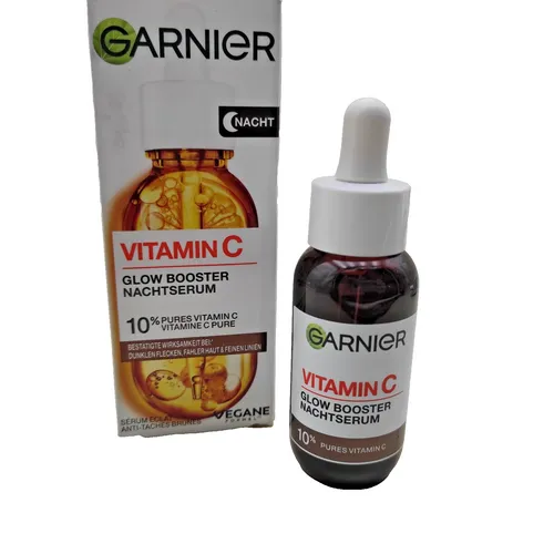 Garnier Vitamin C Nachtserum gegen dunkle Flecken - Nachtpflege für jede Haut, mit 10% reinem Vitamin C und Hyaluronsäure für ein revitalisiertes Hautbild und effektive Reduzierung von Pigmentflecken nach 2 Monaten.