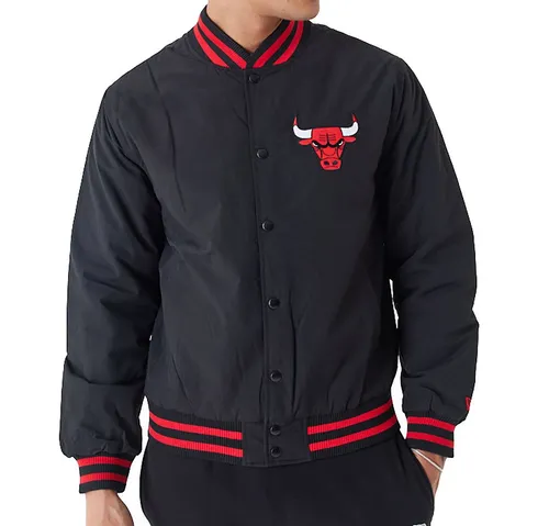 New Era Collegejacke NBA Chicago Bulls Script Bomber - Übergangsjacke aus 100% Nylon, stylisches Design für Fans der Chicago Bulls, ideal für jedes Wetter.