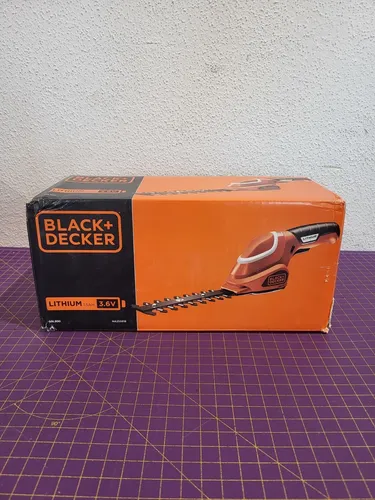 Black & Decker GSL300-QW Akku Strauch­schere 3,6V - Heckenschere mit 3,6V Lithium-Ionen-Akku für kabelloses Schneiden, leicht und handlich für präzise Gartenarbeiten.