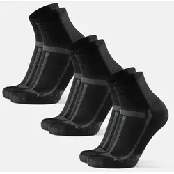 LONG DISTANCE RUNNING QUARTER SOCKEN - 3-Pack - Schwarz/Grau - 39-42 - Perfekt für lange Strecken wie Marathons und Trail-Running. Die atmungsaktiven Socken bieten optimalen Komfort und reduzieren Reibung. Mit verstärkter Dämpfung und geprüfter Qualität für ein angenehmes Laufgefühl.