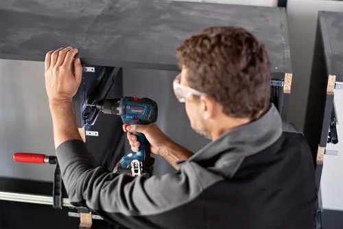 Bosch Professional 18V System Akku Bohrschrauber GSR 18V-55 - max. Drehmoment 55 Nm, bürstenloser Motor für längere Lebensdauer und hohe Effizienz