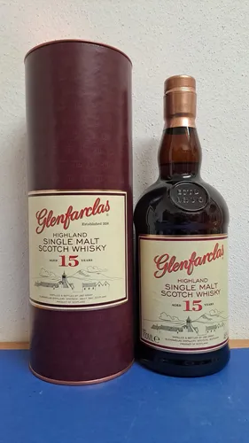 Glenfarclas 15 Jahre Highland Single Malt Whisky - Whisky, vollmundig mit malziger Süße und fruchtigen Sherry-Noten, perfekt für Genießer und Kenner.