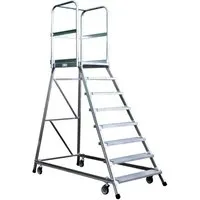 Iller Podestleiter fahrbar mit gefederten Lenkrollen – 6 Stufen aus Stahl - Praktische Podestleiter mit Aluminium-Stufen und geräumiger Plattform (600x800 mm). Ideal für vielseitige Anwendungen, sicherer Stand durch trittsichere Stufen und gefederte Lenkrollen für einfache Mobilität.