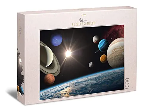 Ulmer Puzzleschmiede - Puzzle „Unendliche Weiten“ - 1000 Teile Puzzle Planeten und Universum – lebhafter Blick in den Weltraum mit den Planeten in unserem Sonnensystem, Sonne und Erdoberfläche