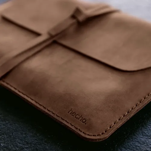 Leder Hülle für MacBook Air 13“ (2018-2024) - Handmade & Fair - "Pablo"