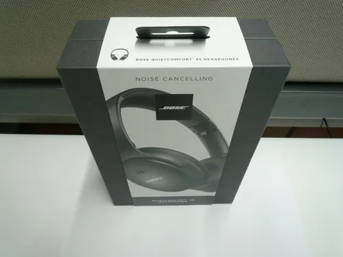 BOSE QuietComfort 45 - Over-ear Kopfhörer mit Noise-Cancelling - Kopfhörer mit aktiver Geräuschunterdrückung, ideal für ungestörtes Hören und perfekte Klangqualität. Genießen Sie kabellose Freiheit und Komfort in elegantem Schwarz.