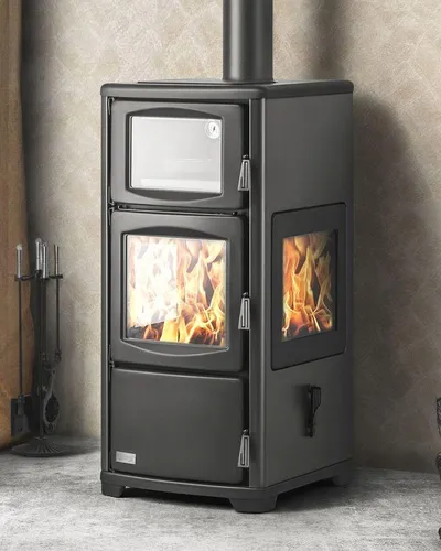 Teba TKS 19 Kaminofen mit Backfach und Herdplatte - Küchenofen mit 12 kW Leistung, ideal zum Kochen und Backen ohne Strom. Dreiseitiges Glas sorgt für ein Panoramafeuer und modernen Look.