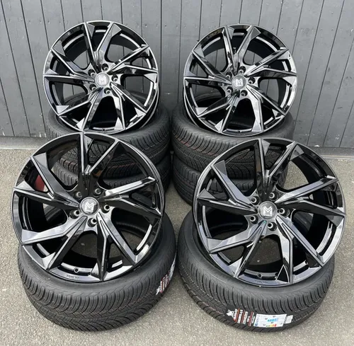 4x MM-CONCEPTS MM07 Felgen 9x20 ET21 Glossy Black - Hochwertige 20 Zoll Aluminiumfelgen in Glossy Black, perfekt für einen sportlichen Look und hervorragende Performance. Ideal für Fahrzeugliebhaber, die Stil und Qualität schätzen.