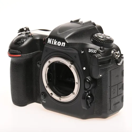 Nikon D500 - Hochleistungs-Spiegelreflexkamera - Spiegelreflex- & Systemkameras, mit ca. 204.000 Auslösungen, ideal für ambitionierte Fotografen, bietet exzellente Bildqualität und Geschwindigkeit.