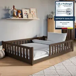 Kinderbett Bodenbett 140x200 cm mit Rausfallschutz - Zartbitterschokolade - Dieses stilvolle Kinderbett fördert die Selbstständigkeit und sorgt für Sicherheit beim Schlafen. Mit seinem stabilen Kiefernholzrahmen und der niedrigen Höhe ist es ideal für aktive Kinder. Perfekt für Spiel und Entspannung.