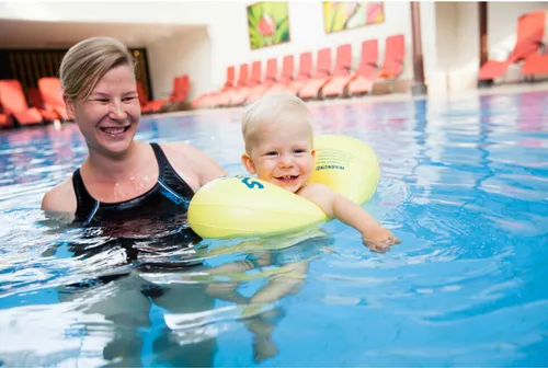 Swimi Baby Schwimmreifen - Schwimmhilfe für 0-1 Jahre - Schwimmhilfe für Babys, ideal für sicheres Schwimmen und Spielen im Wasser, geeignet für Kinder bis 10kg, aus hochwertigem Acryl, Farbe: Gelb.