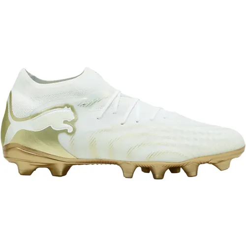 PUMA Future 9 Pro FG/AG White Pack Fußballschuh Weiß 44,5 Unisex - Hochwertiger Fußballschuh von PUMA mit Textilfutter und langlebiger Laufsohle. Ideal für den Einsatz auf dem Platz und sorgt für optimalen Halt und Komfort beim Spiel.