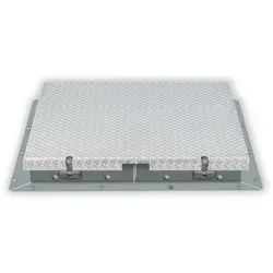 Hailo Schachtabdeckung HS7 Edelstahl 4mm - Begehbar und Tagwasserdicht - Edelstahl-Schachtabdeckung (1000x1000mm) mit Notentriegelung, ideal für sichere Zugangssicherung in Bauprojekten. Begehbar, witterungsbeständig und in verschiedenen Ausführungen erhältlich.