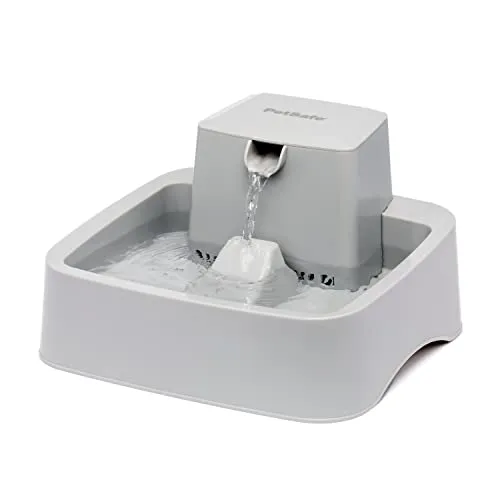 PetSafe Trinkbrunnen 1,8 l in Grautönen - Der PetSafe Trinkbrunnen mit 1,8 l Kapazität fördert die Flüssigkeitsaufnahme Ihrer Haustiere. BPA-freier Kunststoff, duales Filtersystem und einfacher Reinigungsprozess bieten Komfort und Qualität.