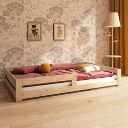 Need Sleep Kinderbett Bodenbett 140x200 cm mit Rausfallschutz aus Fichtenholz - Bronze - Sicher schlafen – das Montessori Bodenbett von Need Sleep! Hergestellt aus massivem Fichtenholz, fördert es die Selbstständigkeit Ihres Kindes. Flexibler Rausfallschutz für individuelle Gestaltung. Ideal für bewusste Familien!