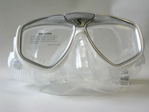 Tauchmaske ZOOM von SCUBAPRO - Weiß-Silber - Taucherbrille für optimale Sicht unter Wasser, mit innovativem Design und komfortablem Sitz für unvergessliche Tauchabenteuer.