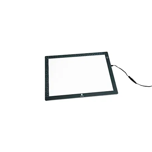 Wafer 1 Lightbox - Stehleuchten - Ultraheller, ultraflacher LED-Leuchtkasten mit dimmbarer Helligkeit und praktischer Markierungshilfe für präzises Durchpausen auf Papier und Stoff.