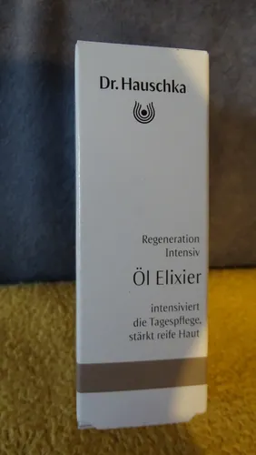 Dr. Hauschka Regeneration Intensiv Öl Elixier 20 ml - Gesichtsserum mit nährendem Mandel- und Olivenöl, verbessert die Hautelastizität und schützt vor Umwelteinflüssen. Ideal für trockene, empfindliche Haut.