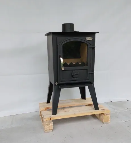 Kaminofen Retro model 1 LL - Kaminofen mit Gusseisentür, Energieeffizienz A und 7.7 kW Leistung. Ideal für eine Heizfläche von 75 m², ausgestattet mit einem dreifachen Verbrennungssystem für optimale Emissionen.
