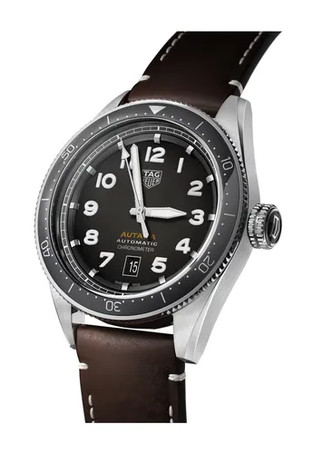 Tag Heuer Autavia WBE5114.FC8266 - Elegante Damenuhr in Braun/Schwarz - Damenuhr von Tag Heuer, vereint Tradition und modernen Stil, ideal für modebewusste Individualisten. Ein zeitloses Accessoire, das Funktionalität und Ästhetik perfekt kombiniert.