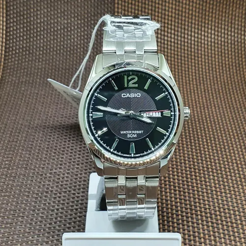 Casio MTP-1335D-1A Edelstahl schwarz Analog Quarz Herren Armbanduhr - Armbanduhren für Herren mit elegantem Design, Datums- und Tagesanzeige sowie 50m Wasserdichtigkeit – ideal für jeden Anlass.