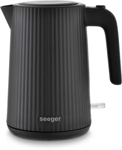 Seeger Design Elektrischer Wasserkocher SGR100BK, 1,7 Liter, Schwarz - Der Seeger Wasserkocher kombiniert modernes Rillendesign mit einem großzügigen Fassungsvermögen von 1,7 Litern. Ideal für schnelles Erhitzen von Wasser, sicher durch Überhitzungsschutz und BPA-freie Materialien.