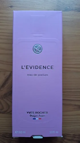 Yves Rocher L'EVIDENCE - Eau de Parfum Damen - Eau de Parfum für Damen mit frischem, blumigem Chypre-Duft aus Magnolie, Pfirsich & Patchouli. Elegantes, nachhaltiges Design mit minimalistischem Ansatz für umweltbewusste Schönheit.