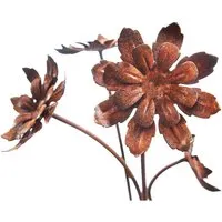 Kobolo Dekostecker WILDFLOWER – Gartenstecker aus Naturrost - Der Kobolo Dekostecker WILDFLOWER verleiht Ihrem Garten rustikale Eleganz. Mit filigranen Blütenformen und stabiler Metallkonstruktion ist er ein echter Blickfang in Beeten, auf Terrassen oder im Rasen.
