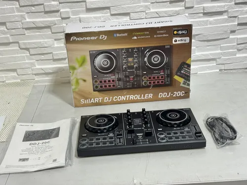 Pioneer DJ DDJ-200 Smart DJ-Controller - Tragbarer Mix-Controller mit WeDJ-App und Streaming-Kompatibilität für Einsteiger und Profis