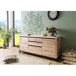Sideboard Wildeiche 190x45x85 bianco geölt VILLANDERS #251 - Elegantes Wildeiche-Sideboard mit viel Stauraum, kombiniert rustikale Riss-Struktur mit modernen Metallblenden. Ideal für stilvolle Einrichtung und harmoniert perfekt mit weiteren Möbeln der VILLANDERS Serie.