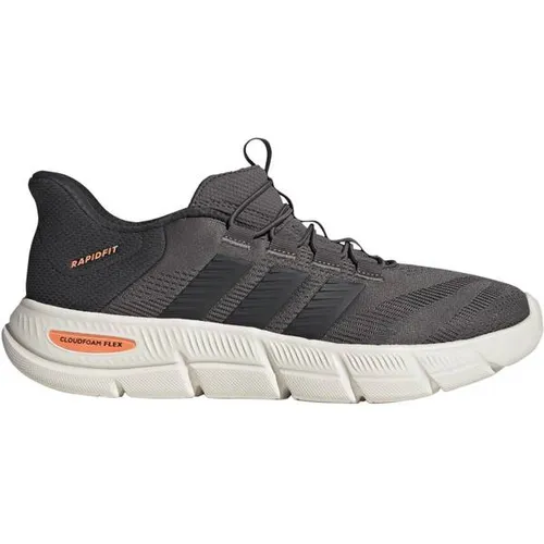 ADIDAS Herren Freizeitschuhe CLOUDFOAM FLEX RAPIDFIT – Bequeme Flexibilität - Der Cloudfoam Flex Rapidfit Schuh bietet optimalen Komfort und Flexibilität für jeden Schritt. Mit innovativer HandsFree-Step-In-Technologie und atmungsaktivem Mesh-Obermaterial ist er der ideale Begleiter für aktive Tage.