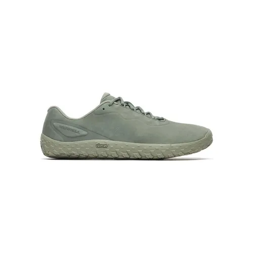 Merrell Vapor Glove 7 Minimal-Laufschuhe Herren - Barfussschuhe - Flexibler Minimal-Laufschuh für Herren mit nur 8 mm Bauhöhe. Das Obermaterial aus Leder sorgt für eine sichere Passform, während die Vibram-Laufsohle optimalen Bodenkontakt garantiert. Ideal für aktive Abenteuer!