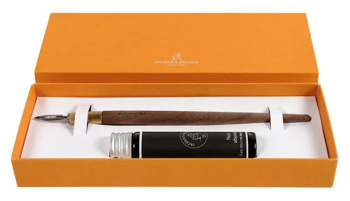Jacques Herbin Set mit Federhalter aus Holz, Feder und Tinte 20209JT - Elegantes Kalligrafie-Set mit Walnussholz-Federhalter, 65B Schreibfeder und 15ml schwarzer Tinte. Ideal für Kalligrafie-Liebhaber und Profis. Hergestellt in Frankreich mit über 350 Jahren Tradition.
