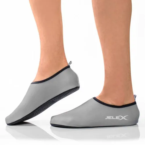JELEX Waterwalker Schwimmschuhe grau 80552987-80552984 - Bequeme Schwimmschuhe aus Synthetik mit rutschfester Gummisohle. Ideal für Wasseraktivitäten und sichere Bewegungen auf glattem Untergrund. Perfekte Passform dank elastischem Material und nahtloser Konstruktion.