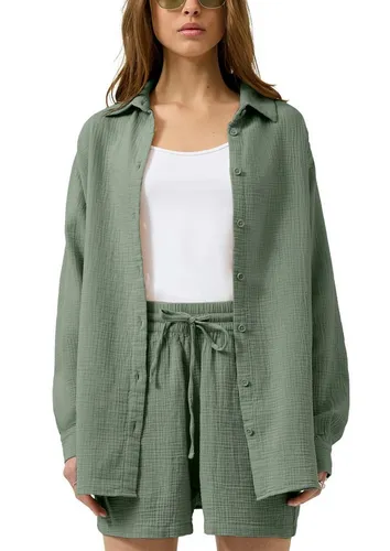 QS Hemdbluse aus Musselin - Oversized Fit - Elegante Hemdbluse mit Oversized Fit aus weichem Musselin. Der Rundhalsausschnitt und die überschnittenen Schultern sorgen für einen lässigen Look. Perfekt für stilvolle Outfits im Alltag.