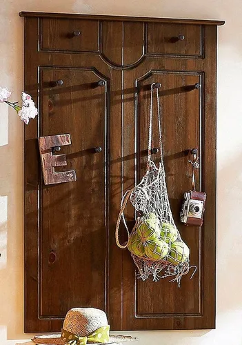 Garderobenpaneel "Klera" mit 10 Kleiderhaken - Garderobenpaneel aus massiver Kiefer in dunkelbraun, bietet Platz für viele Jacken und Mäntel – ideal für Eingangsbereiche.