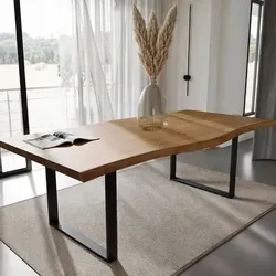 BlackWood »Table4YOU Amarillo« Wildeiche Massivholztisch 240x100 cm - Massivholz Esstisch aus edler Wildeiche mit beeindruckender Baumkante. Die 4 cm dicke Tischplatte vereint Stabilität und zeitlose Eleganz – perfekt für gesellige Runden oder kreative Arbeiten.