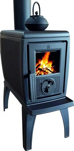 Gusskaminofen Plamen Trenk mit Herdplatte - 8,9kW - Kaminofen für den Innenbereich aus robustem Gusseisen, energieeffizient mit EEK A+ und ideal für gemütliche Wärme und Kochmöglichkeiten.