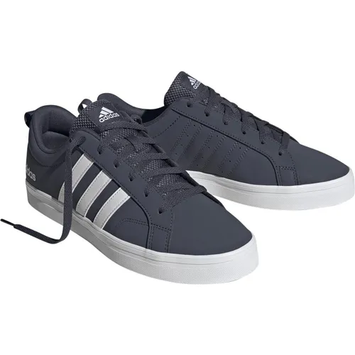 adidas VS Pace 2.0 Schuhe für Herren - Freizeitschuhe mit Skate-Vibe, Gummiaußensohle für besten Grip und umweltfreundliches Obermaterial aus 50% Recyclingmaterial. Ideal für stylische Alltagslooks.