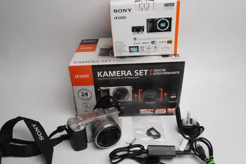 Sony Alpha 6000 Kit 16-50mm - Kompakte Systemkamera in Graphitgrau - Spiegelreflex- & Systemkameras mit 24,3 MP CMOS-Sensor, schnellem Autofokus und kompaktem Design. Ideal für kreative Fotografie und beeindruckende Bildqualität.