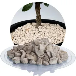 Kalk Ziersplitt beige 8-16 mm - 25 kg Sack - Gartenverzierungen mit mediterranem Flair: Der robuste beige Ziersplitt aus fränkischem Jurakalkstein ist frost- und witterungsbeständig, ideal für Beete, Wege und als Spritzschutz.