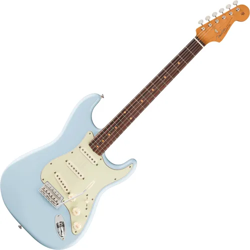 Fender Vintera III Early 60s Stratocaster RW SBL - E-Gitarre - Die Fender Vintera III Early 60s Stratocaster in Sonic Blue vereint klassischen Stil und moderne Spielbarkeit. Mit Erlenbody und Vintage Pickups bietet sie den authentischen Sound der 60er Jahre. Ideal für kreative Musiker.
