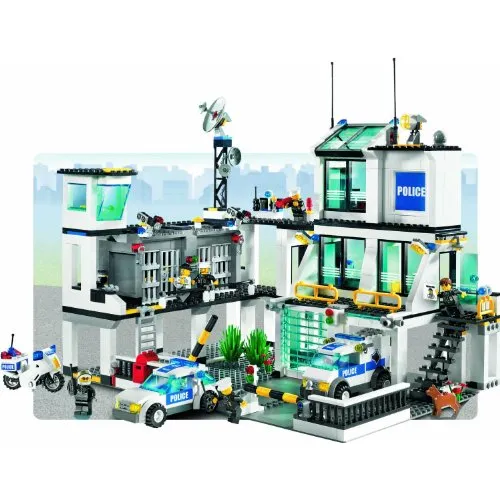 LEGO City 7744 - Polizeistation - Bauklötze & Bausteine, spannende Polizeistation mit 297 Teilen für kreatives Spielen und Abenteuer im Kinderzimmer.