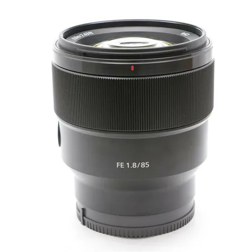 Sony FE 85mm F1.8 Objektiv für E-Mount - Objektiv für E-Mount Kameras, hervorragende Lichtstärke von f/1,8 für beeindruckende Porträts und kreative Tiefenunschärfe.