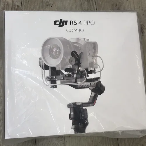 DJI RS 4 Pro Combo - 3-Achsen Gimbal-Stabilisator für DSLR- und Kinokameras, 4,5 kg Tragfähigkeit, native vertikale Aufnahme und 29 Stunden Akkulaufzeit