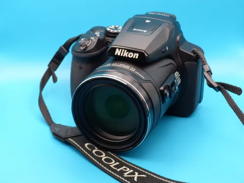 Nikon Coolpix P900 Bridgekamera mit Superzoom - Spiegelreflex- & Systemkameras mit 83x optischem Zoom und Bildstabilisierung für atemberaubende Aufnahmen, ideal für Natur- und Reisefotografie.