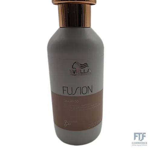 Wella Professionals Fusion Intense Repair Shampoo 250 ml - Intensives Reparatur-Shampoo für geschädigtes Haar, stärkt die Haarstruktur und verbessert die Kämmbarkeit. Mit innovativer Technologie für ein seidiges Finish.